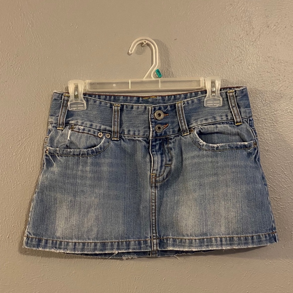 🎈3/$15 American Eagle denim skirt women’s 6